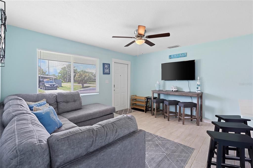 For Rent: $3,200 (3 beds, 2 baths, 901 Square Feet)