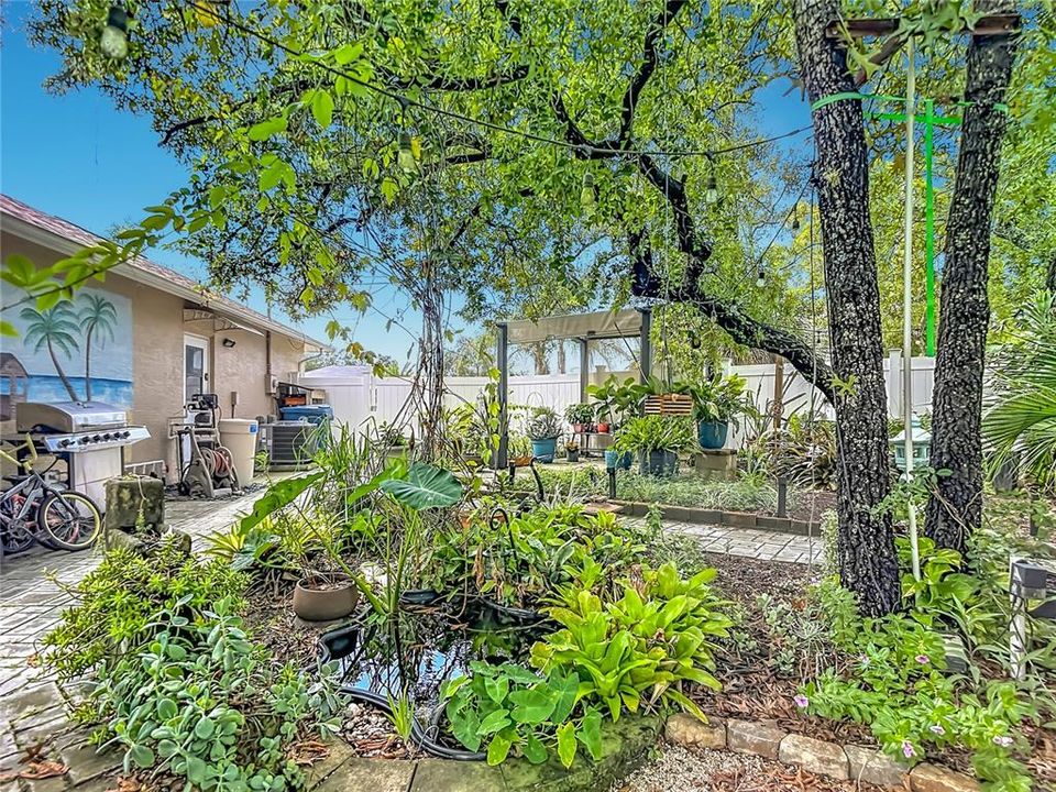 For Sale: $450,000 (3 beds, 2 baths, 1796 Square Feet)