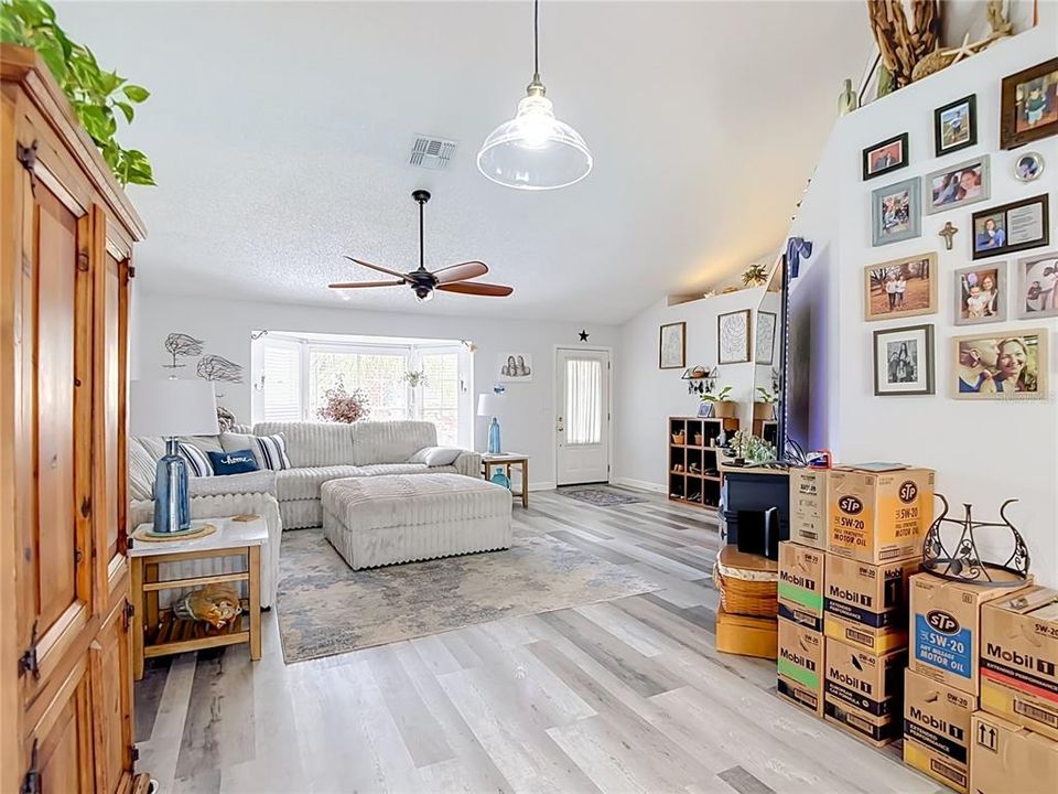 For Sale: $450,000 (3 beds, 2 baths, 1796 Square Feet)