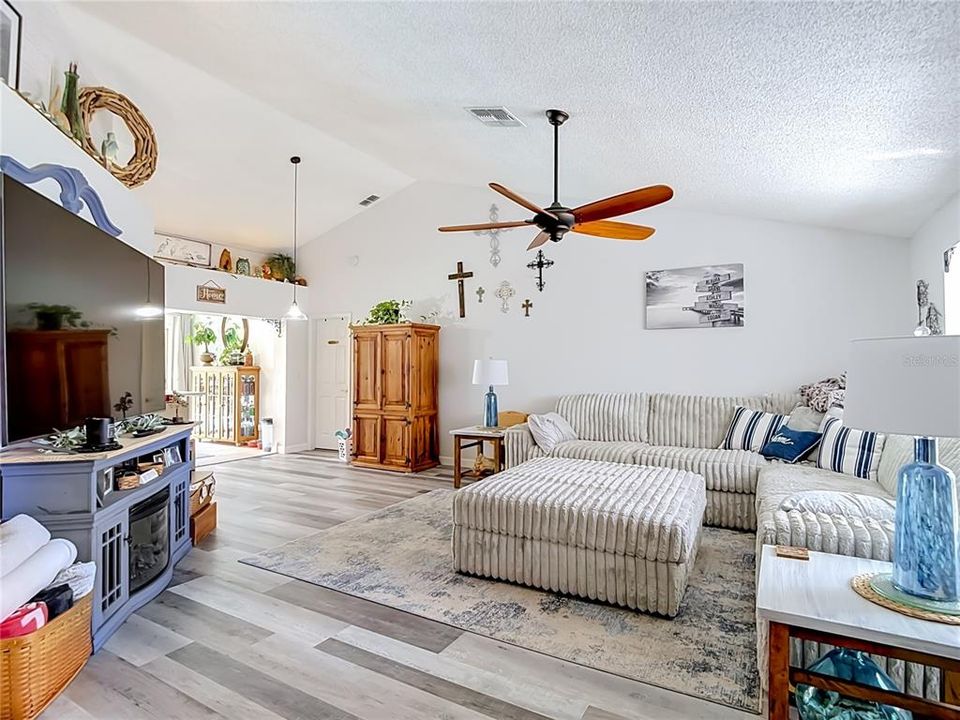 For Sale: $450,000 (3 beds, 2 baths, 1796 Square Feet)