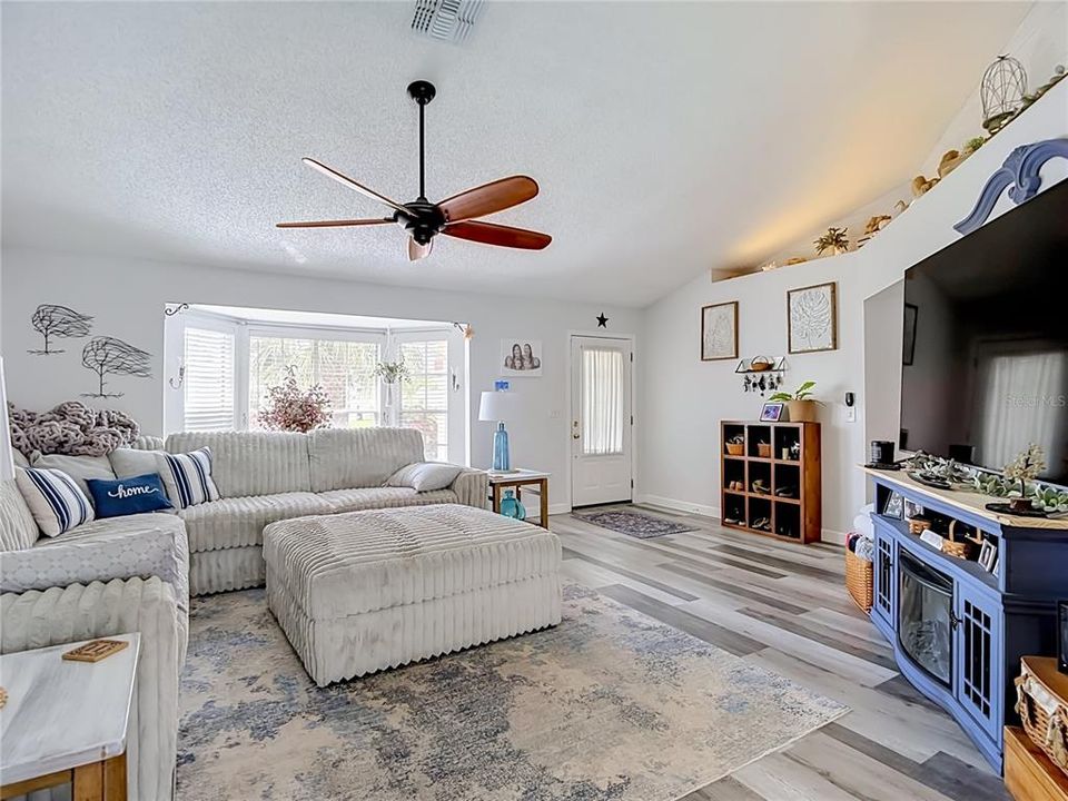 For Sale: $450,000 (3 beds, 2 baths, 1796 Square Feet)
