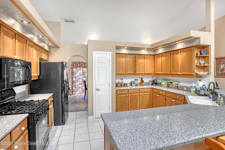 En Venta: $425,000 (3 camas, 2 baños, 2101 Pies cuadrados)