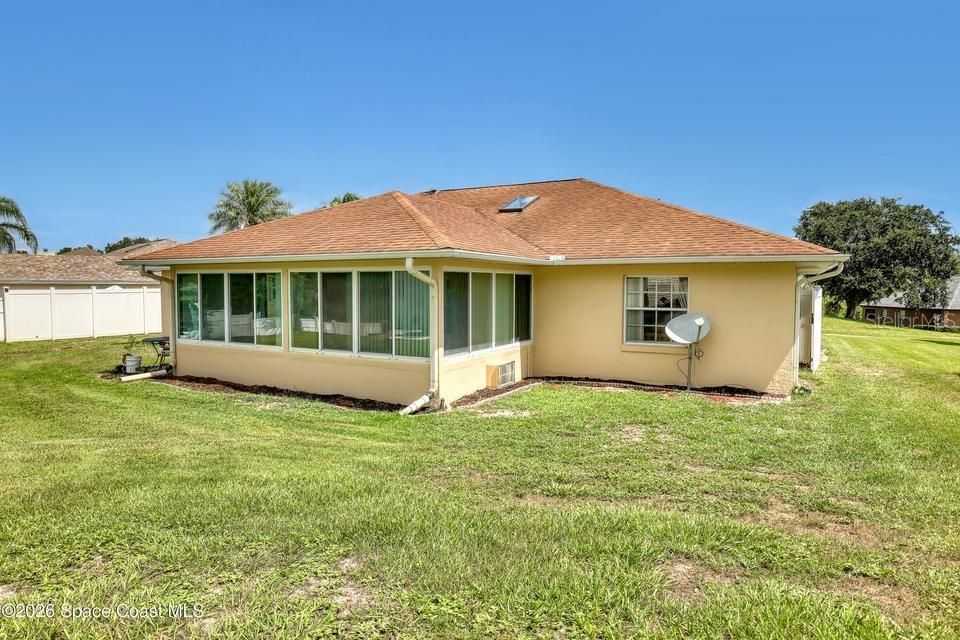 En Venta: $425,000 (3 camas, 2 baños, 2101 Pies cuadrados)