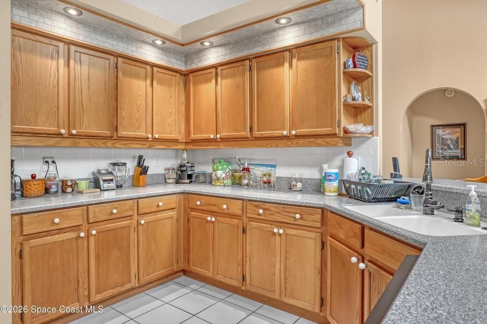 En Venta: $425,000 (3 camas, 2 baños, 2101 Pies cuadrados)