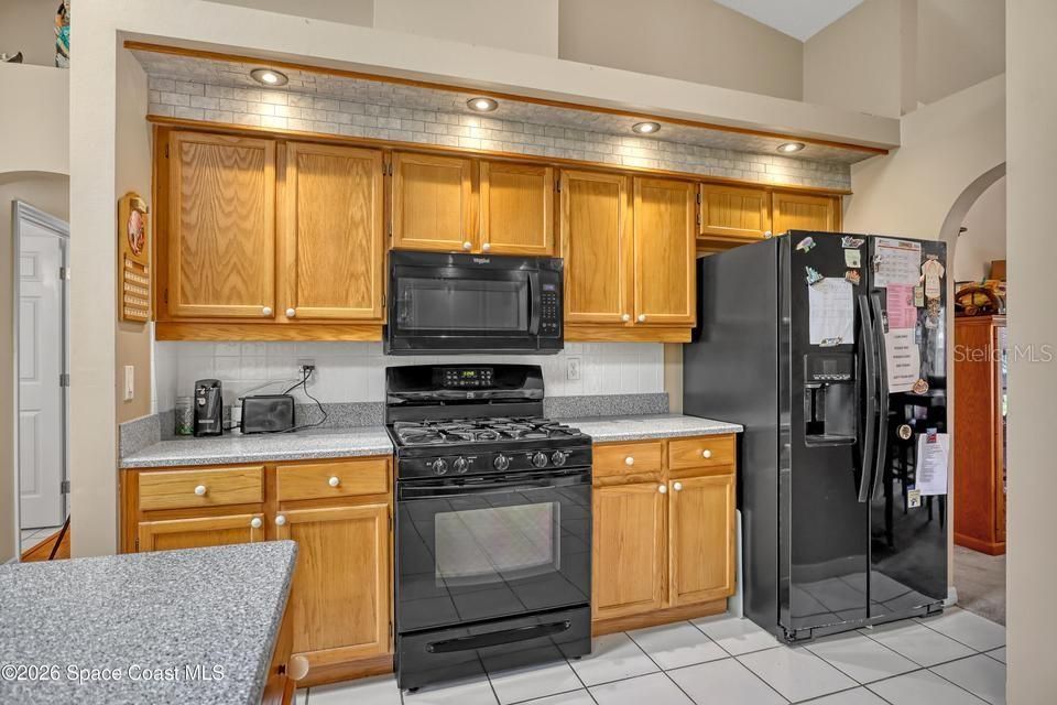 En Venta: $425,000 (3 camas, 2 baños, 2101 Pies cuadrados)