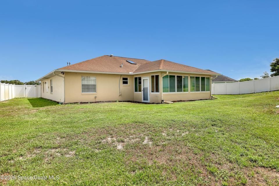 En Venta: $425,000 (3 camas, 2 baños, 2101 Pies cuadrados)