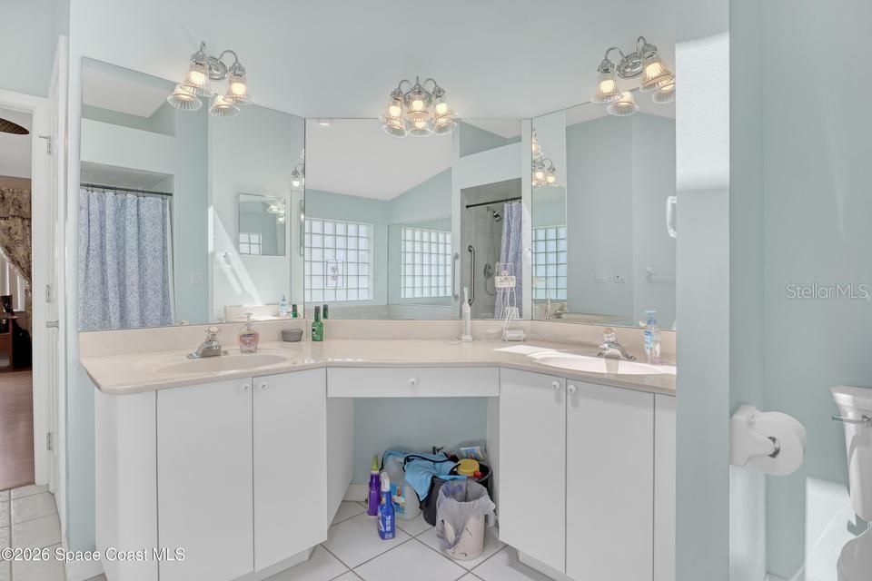 En Venta: $425,000 (3 camas, 2 baños, 2101 Pies cuadrados)