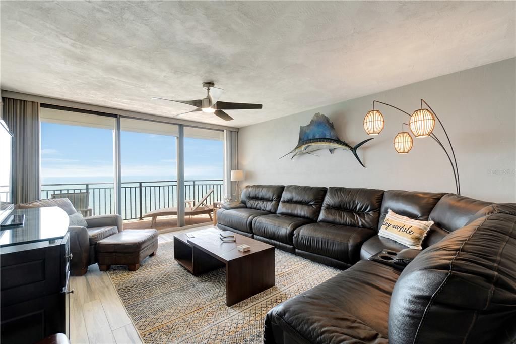 For Sale: $565,000 (2 beds, 2 baths, 1363 Square Feet)