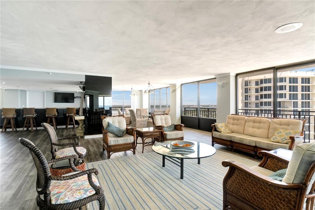 For Sale: $565,000 (2 beds, 2 baths, 1363 Square Feet)