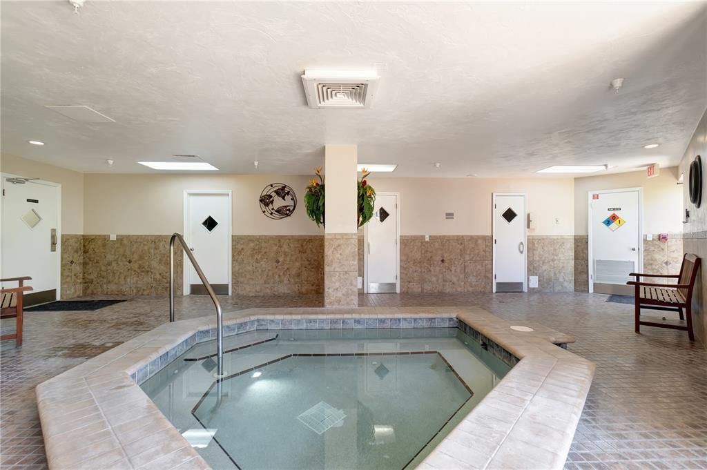 For Sale: $565,000 (2 beds, 2 baths, 1363 Square Feet)