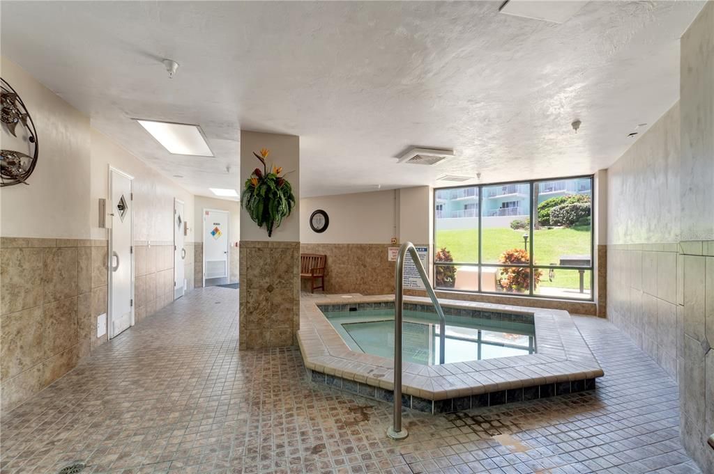 For Sale: $565,000 (2 beds, 2 baths, 1363 Square Feet)
