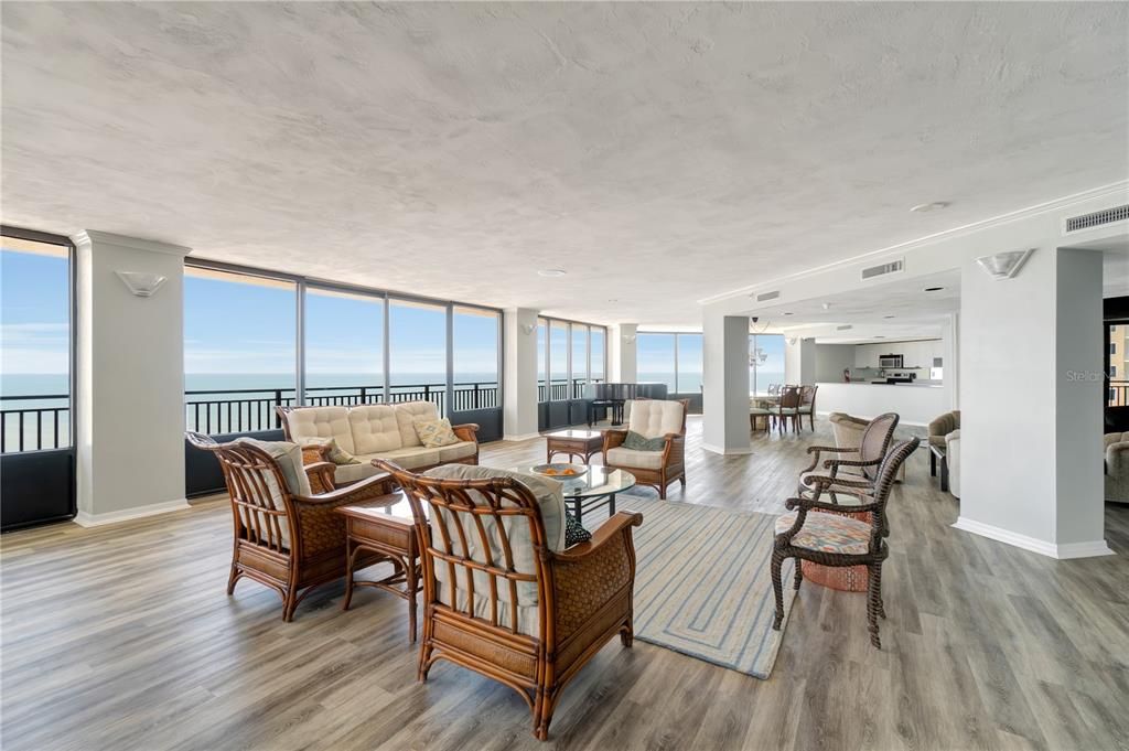 For Sale: $565,000 (2 beds, 2 baths, 1363 Square Feet)