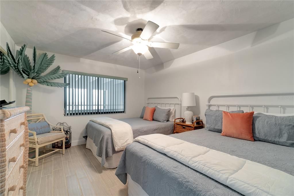 For Sale: $565,000 (2 beds, 2 baths, 1363 Square Feet)