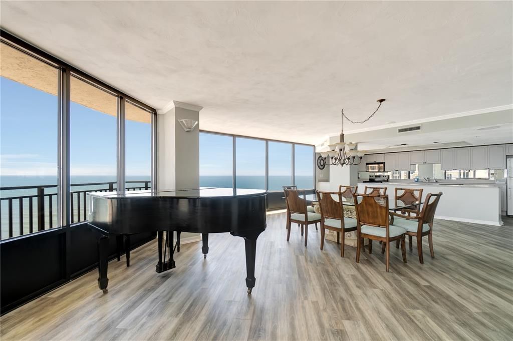 For Sale: $565,000 (2 beds, 2 baths, 1363 Square Feet)