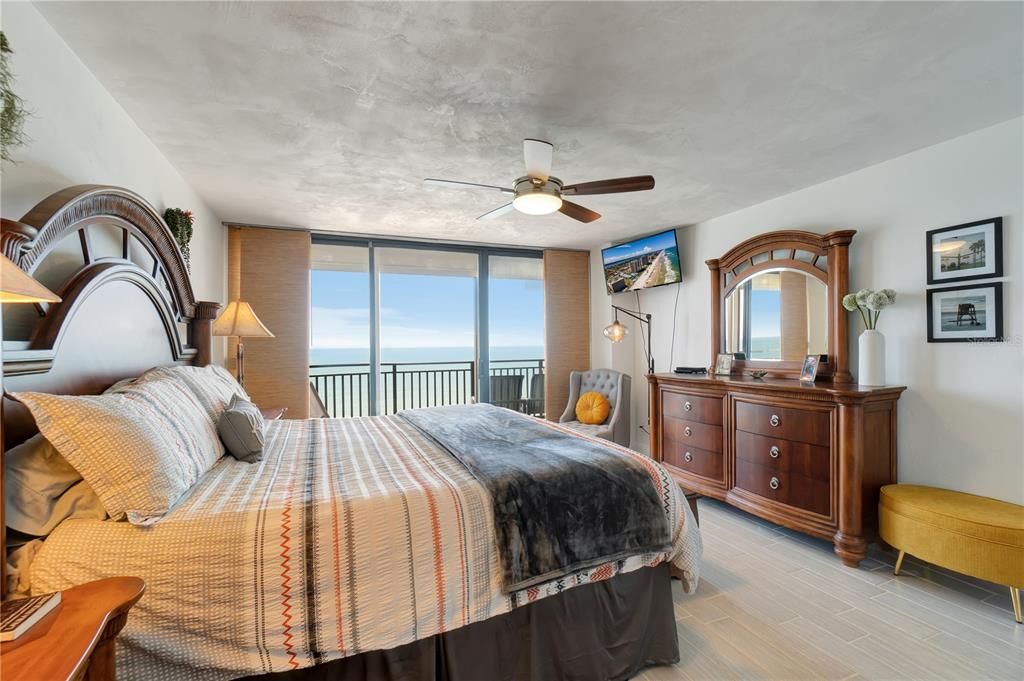 For Sale: $565,000 (2 beds, 2 baths, 1363 Square Feet)