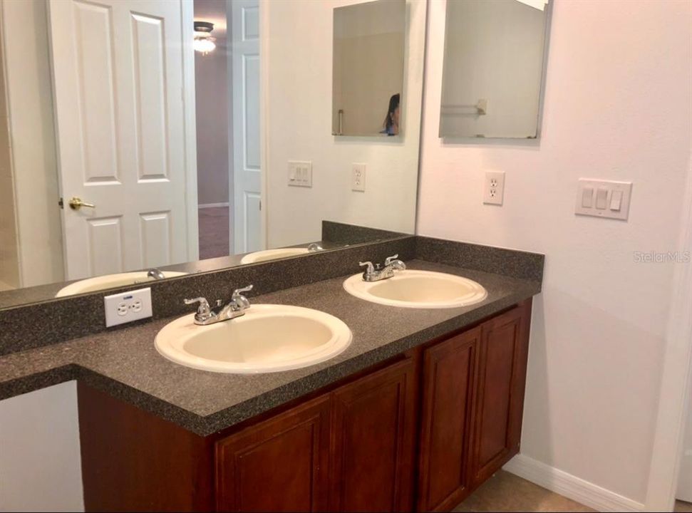 For Rent: $2,999 (4 beds, 2 baths, 2037 Square Feet)