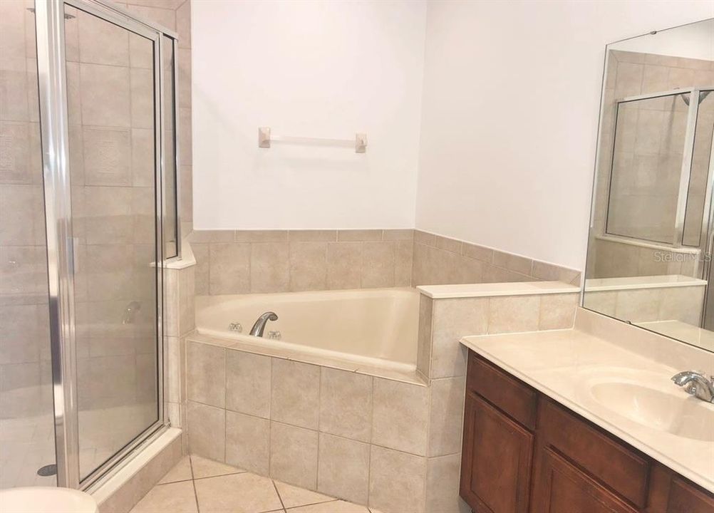 For Rent: $2,999 (4 beds, 2 baths, 2037 Square Feet)