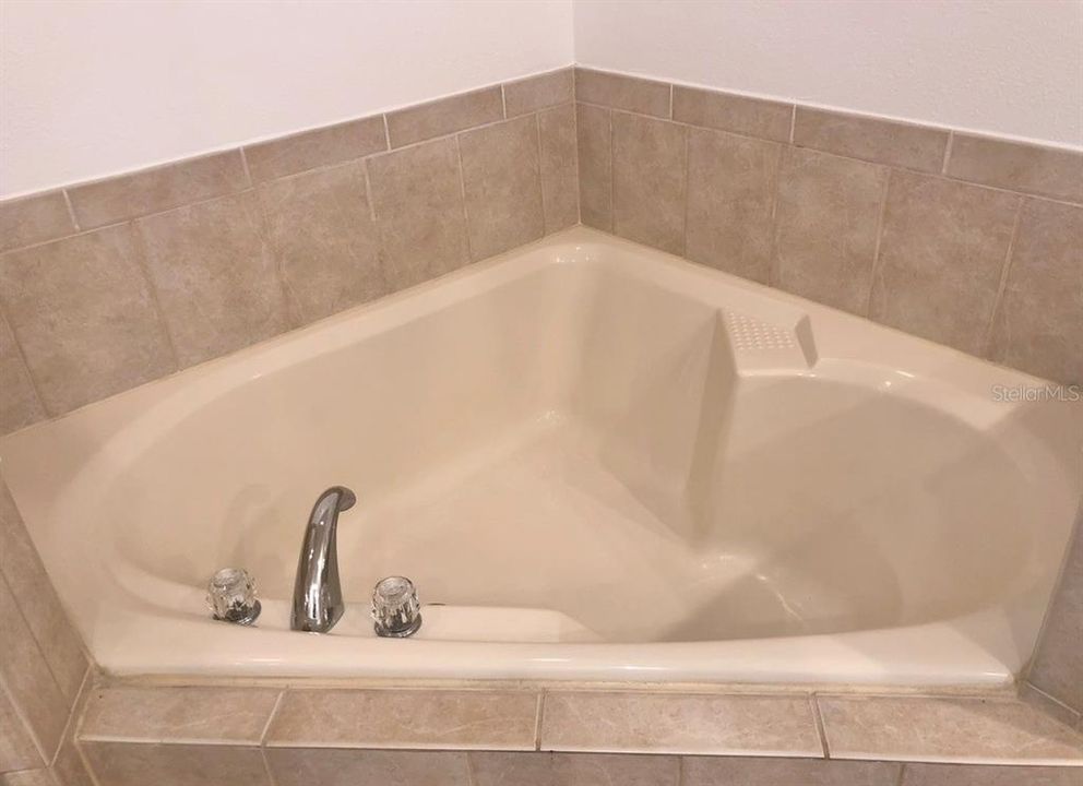 For Rent: $2,999 (4 beds, 2 baths, 2037 Square Feet)
