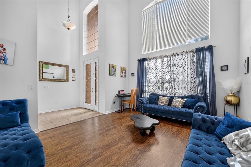 En Venta: $599,900 (6 camas, 4 baños, 3753 Pies cuadrados)