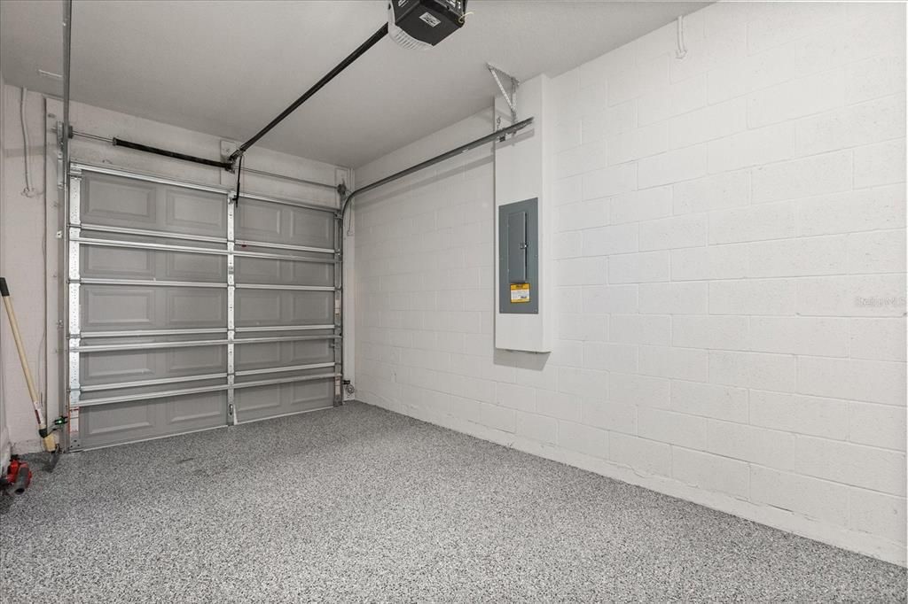 For Sale: $369,000 (3 beds, 3 baths, 1758 Square Feet)