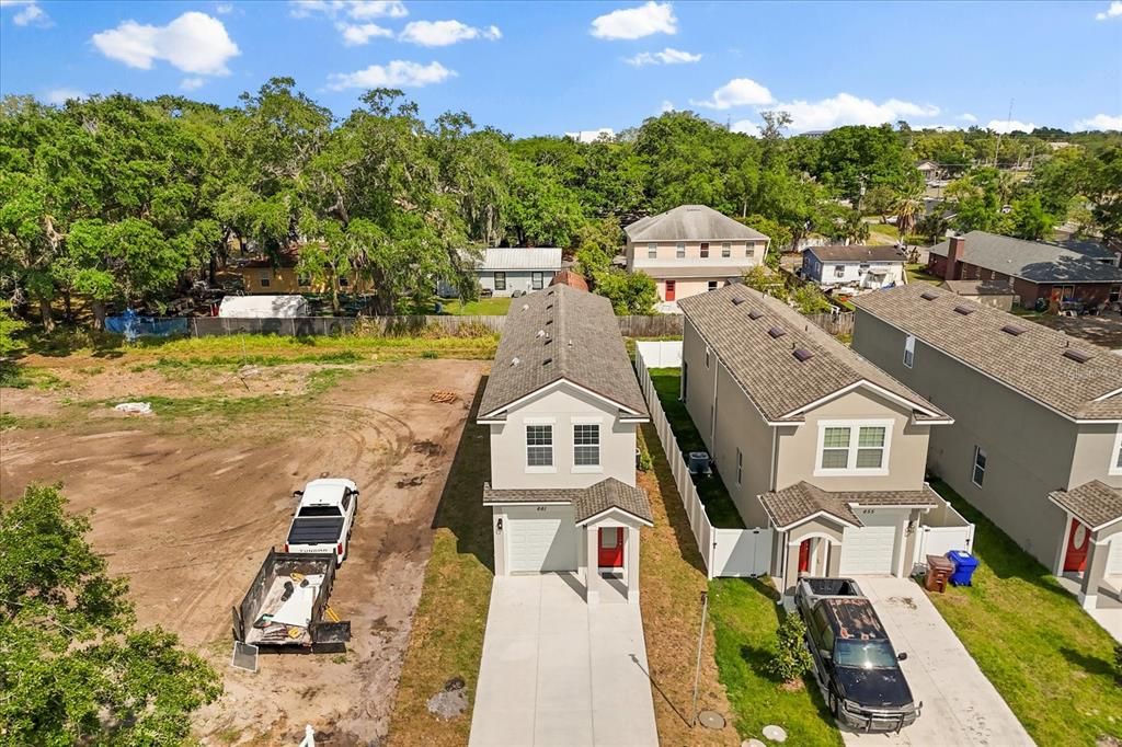 For Sale: $369,000 (3 beds, 3 baths, 1758 Square Feet)
