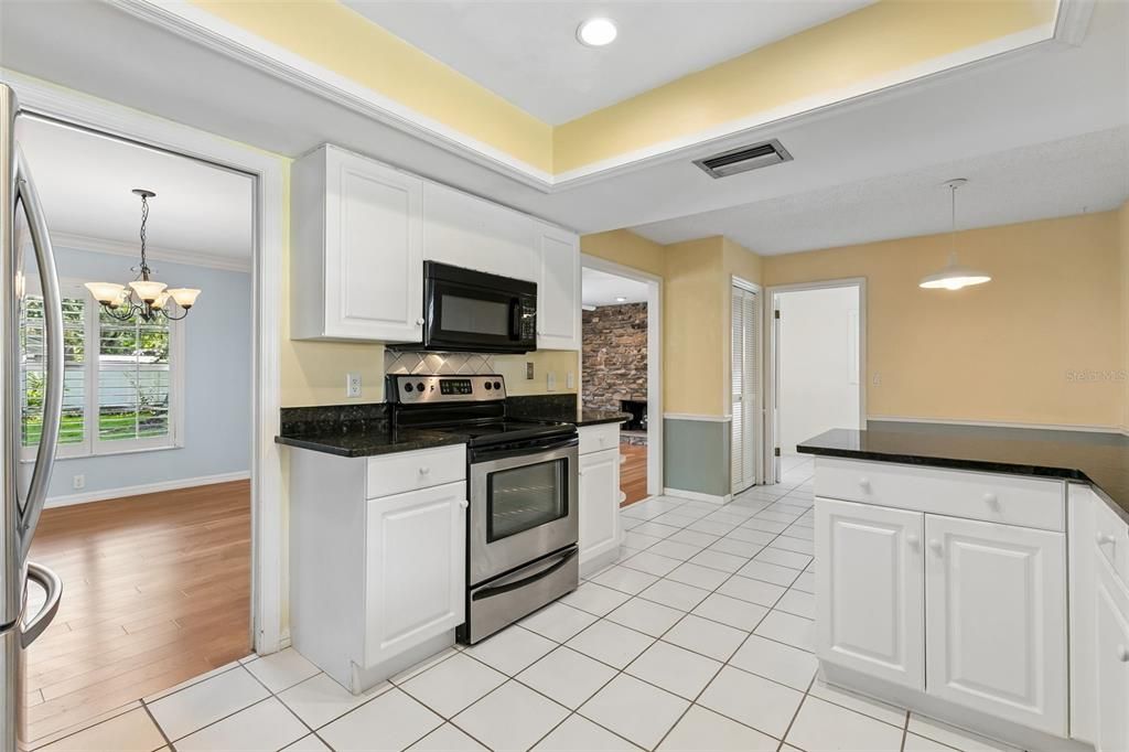 For Sale: $520,000 (3 beds, 2 baths, 1884 Square Feet)