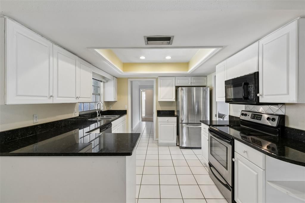 For Sale: $520,000 (3 beds, 2 baths, 1884 Square Feet)