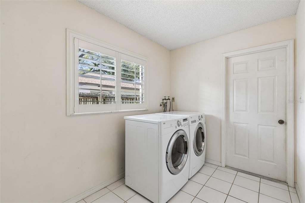 For Sale: $520,000 (3 beds, 2 baths, 1884 Square Feet)
