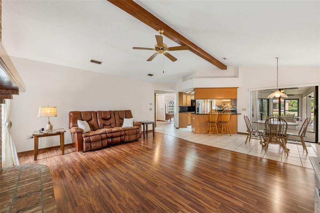 For Sale: $550,000 (3 beds, 2 baths, 2096 Square Feet)