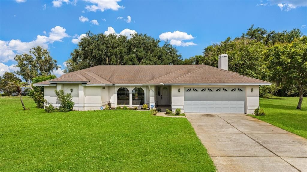 For Sale: $550,000 (3 beds, 2 baths, 2096 Square Feet)