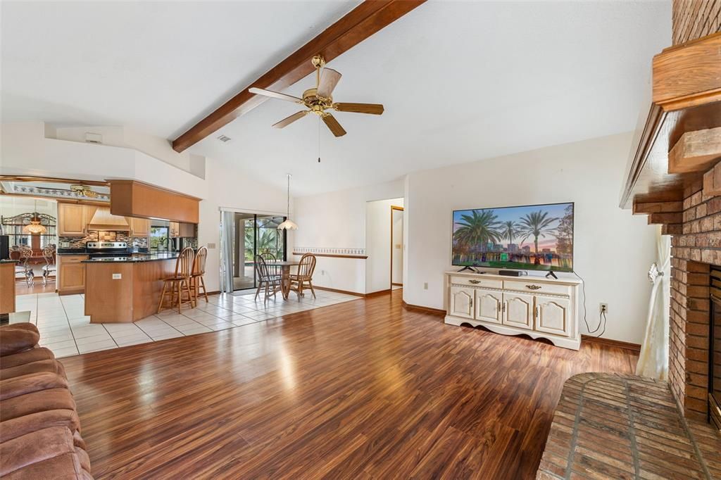 For Sale: $550,000 (3 beds, 2 baths, 2096 Square Feet)