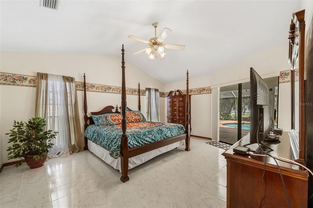 For Sale: $550,000 (3 beds, 2 baths, 2096 Square Feet)