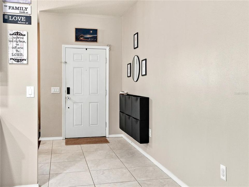 For Sale: $399,900 (4 beds, 2 baths, 2661 Square Feet)