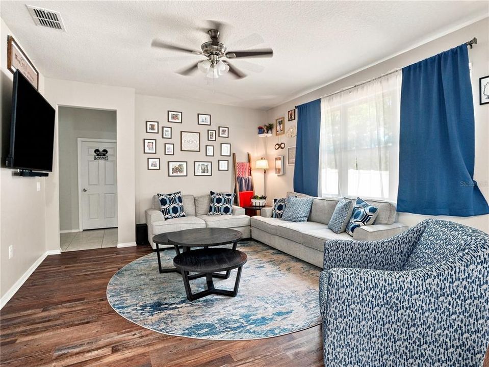 For Sale: $399,900 (4 beds, 2 baths, 2661 Square Feet)