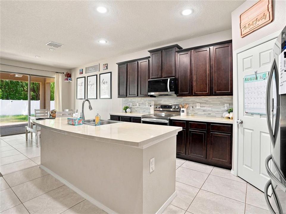 For Sale: $399,900 (4 beds, 2 baths, 2661 Square Feet)