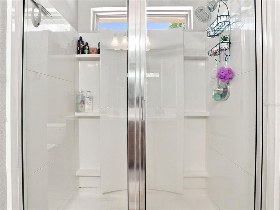 For Sale: $399,900 (4 beds, 2 baths, 2661 Square Feet)