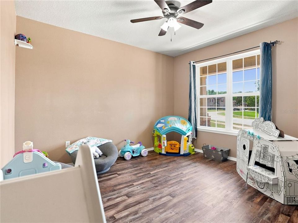 For Sale: $399,900 (4 beds, 2 baths, 2661 Square Feet)
