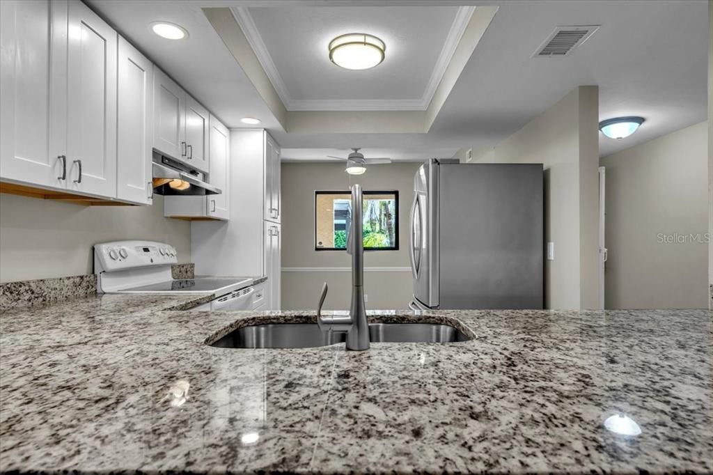 For Sale: $315,000 (2 beds, 2 baths, 1124 Square Feet)