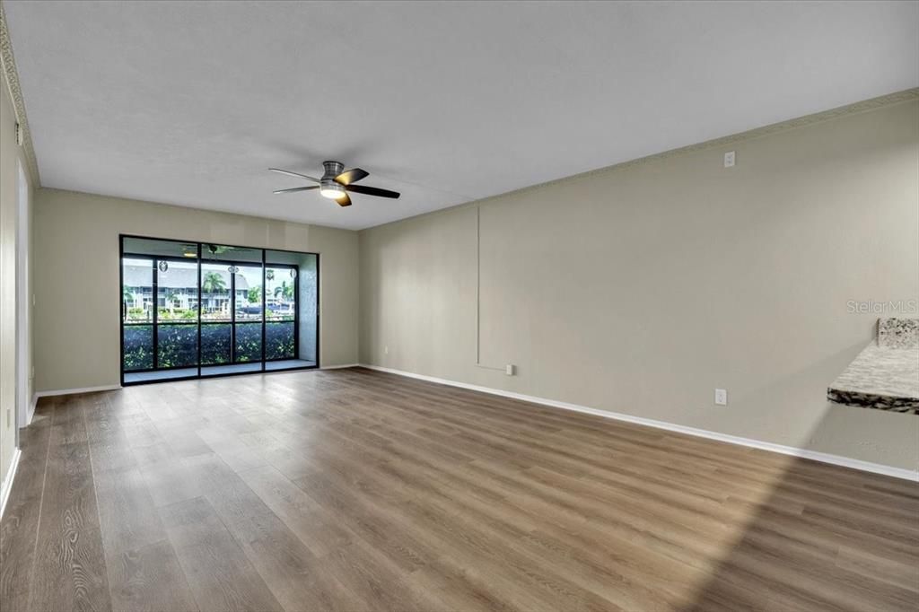 For Sale: $315,000 (2 beds, 2 baths, 1124 Square Feet)
