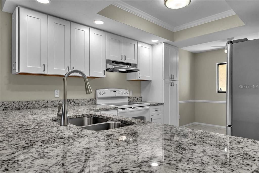 For Sale: $315,000 (2 beds, 2 baths, 1124 Square Feet)