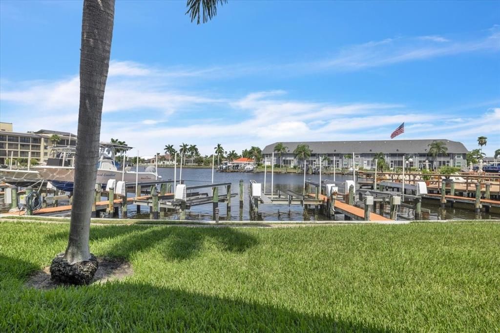 For Sale: $315,000 (2 beds, 2 baths, 1124 Square Feet)