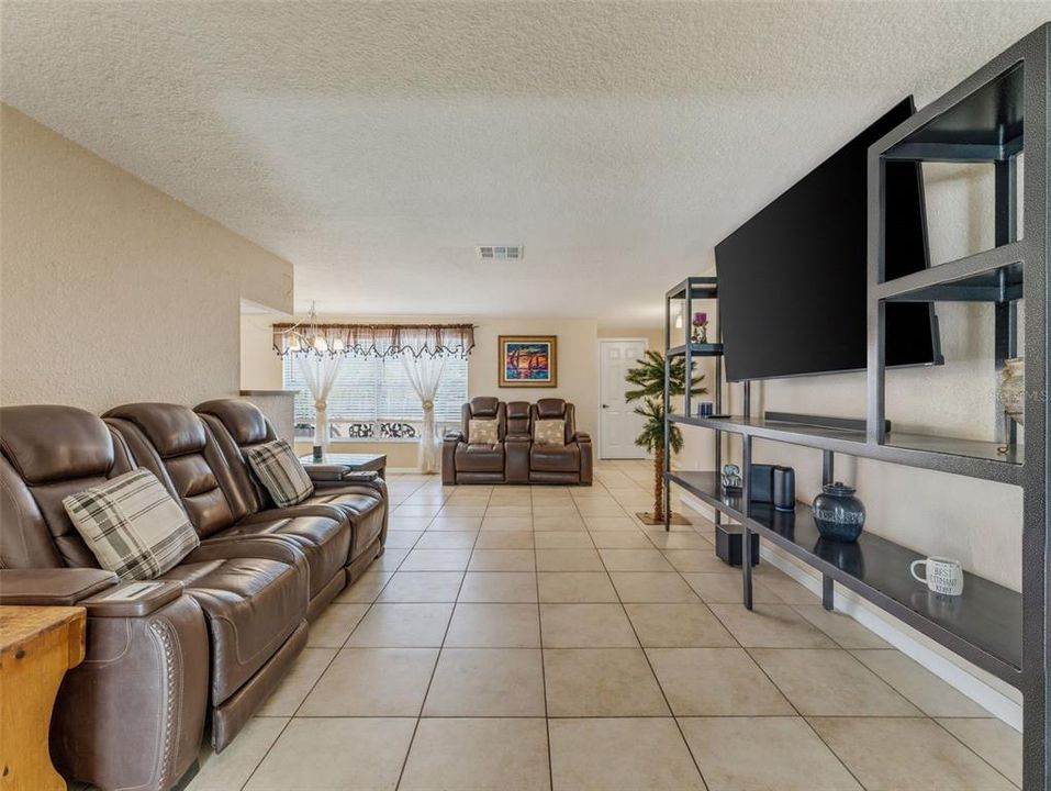 En Venta: $530,000 (3 camas, 2 baños, 1692 Pies cuadrados)