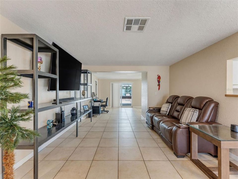 En Venta: $530,000 (3 camas, 2 baños, 1692 Pies cuadrados)