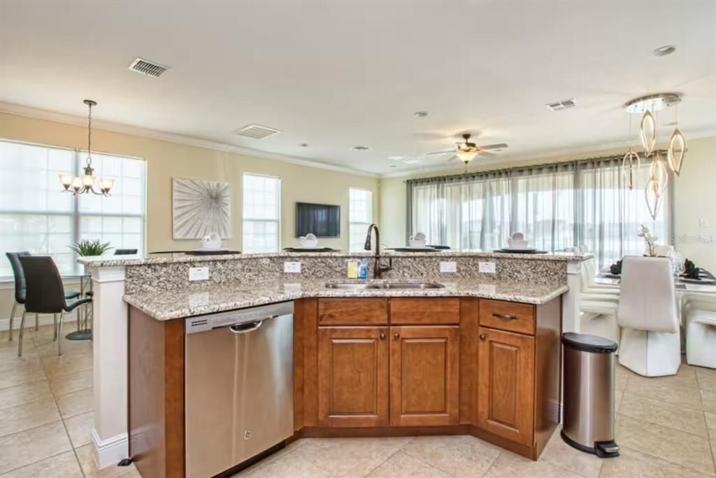 En Venta: $879,900 (5 camas, 5 baños, 3328 Pies cuadrados)