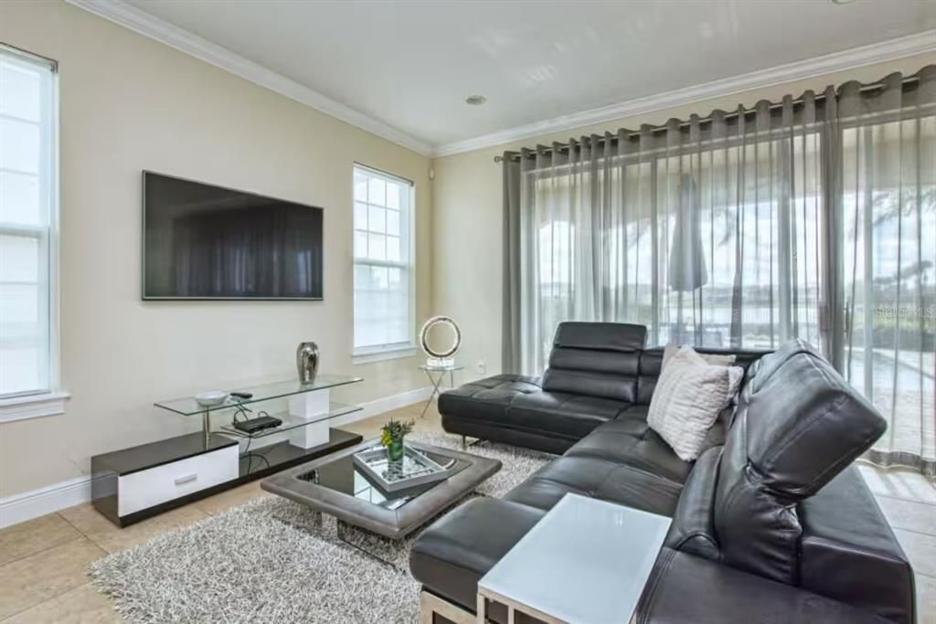 En Venta: $879,900 (5 camas, 5 baños, 3328 Pies cuadrados)