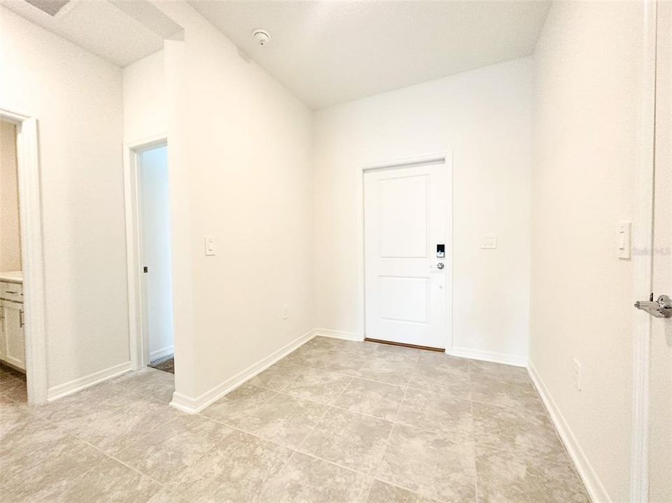 For Rent: $2,299 (4 beds, 2 baths, 1843 Square Feet)