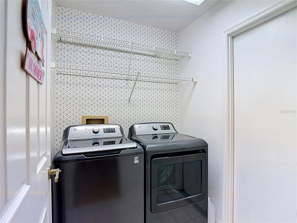 Active With Contract: $355,000 (3 beds, 2 baths, 1832 Square Feet)