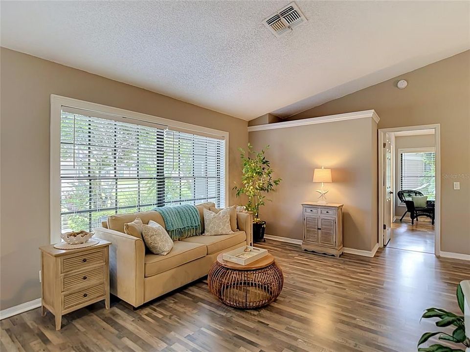 Active With Contract: $355,000 (3 beds, 2 baths, 1832 Square Feet)