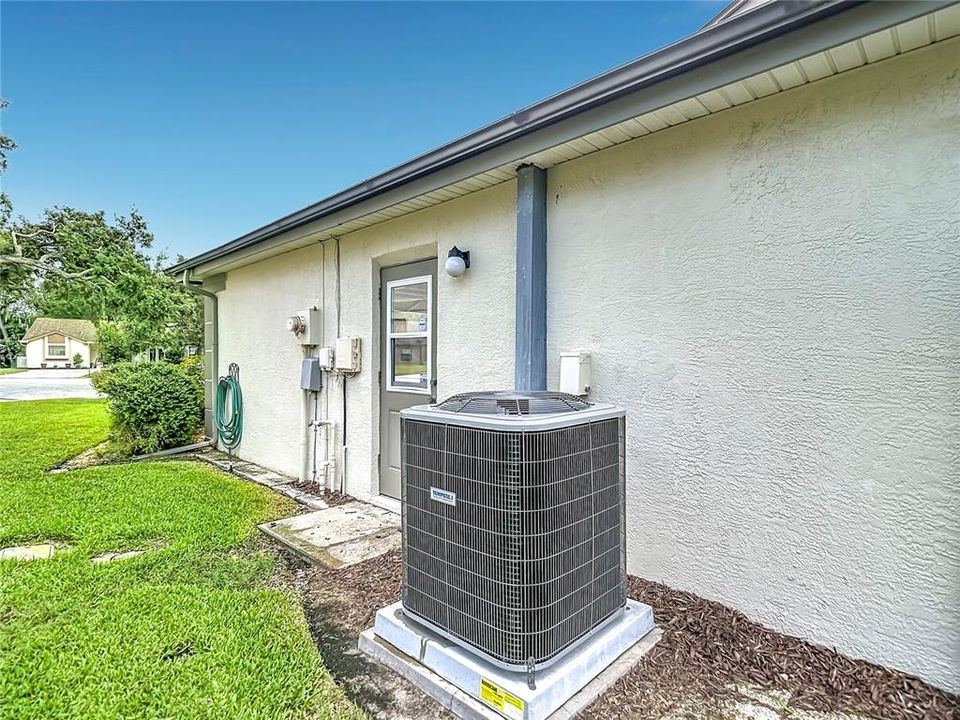 Active With Contract: $355,000 (3 beds, 2 baths, 1832 Square Feet)