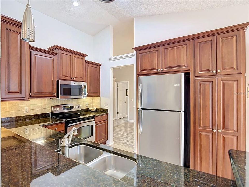 Active With Contract: $355,000 (3 beds, 2 baths, 1832 Square Feet)